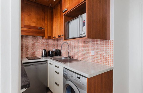 Quartier de la Monnaie Apartment | Blueground | Porte Dauphine, elev, nr metro