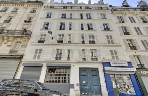 Hopital Saint-Louis Apartment | Bright Charming Modern Studio by Dreamy Canal St Martin 10eme Metro Goncourt