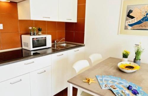 Bibione Lido del Sole Apartment | Bright sea front apartment with balcony