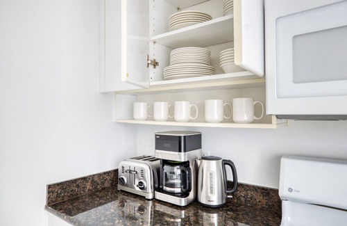 Sutton Place Apartment | Bright Sutton Place 2BR w/Pool, Gym, near Central Park, by Blueground
