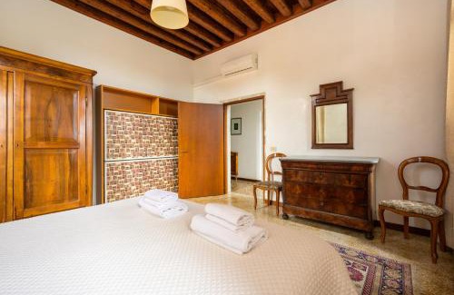 Dorsoduro Apartment | Ca' San Trovaso