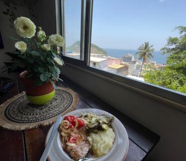 Leme Apartment | Casa de praia no Leme vista para o mar no morro Babilônia