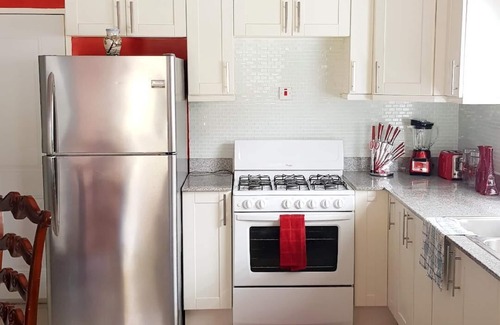 Kingston House | Caymanas Adrians holiday apartments