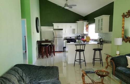 Kingston House | Caymanas Estates Villa Bnb!