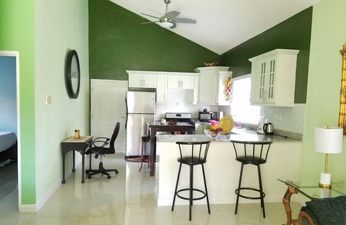 Kingston House | Caymanas Estates Villa Bnb!
