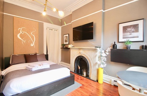 Greenwich Village Apartment | Charming Jewel Box in the Heart of the West Village Steps from Subway & river