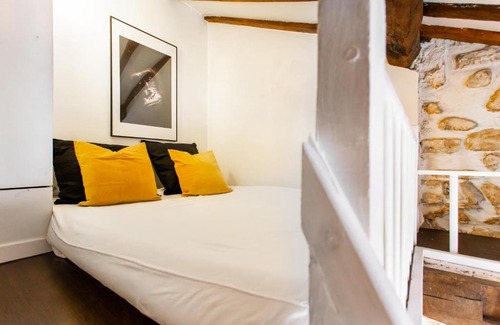 9th Arrondissement Apartment | CMG Pigalle/ Martyrs G