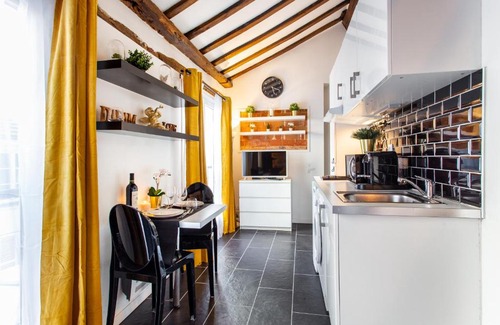9th Arrondissement Apartment | CMG Pigalle/ Martyrs G