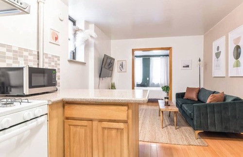 Bowery Apartment | Comfy and cozy - by the Park and subway