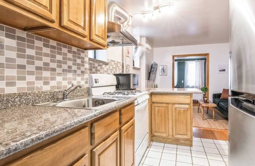 Bowery Apartment | Comfy and cozy - by the Park and subway