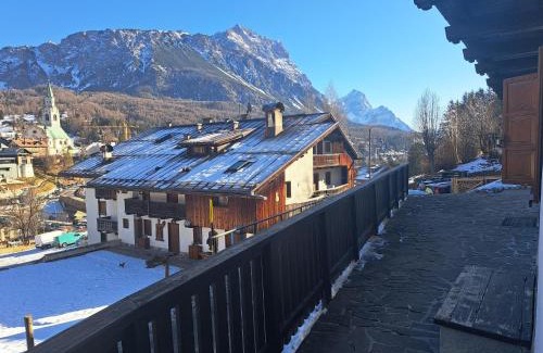 Cortina d'Ampezzo Historic Centre Apartment | Comodo e luminoso, splendida vista su Cortina