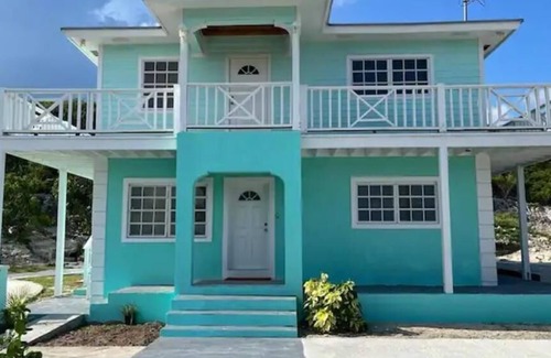 Rokers Point House | Complete Villa Upstairs, 2 Bedroom.