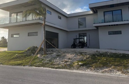 Rokers Point Villa | Coral Cove Villa - Luxury Villa + Full Concierge!