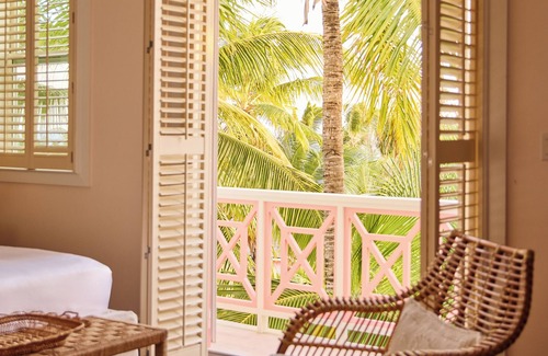 Dunmore Town Hotel | Coral Sands Inn & Cottages