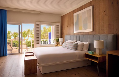 Dunmore Town Hotel | Coral Sands Inn & Cottages