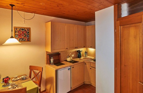 Caprino Veronese House | Cosy apartment in villa for 2 guests with WIFI, TV and terrace