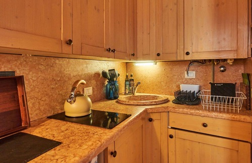 Caprino Veronese House | Cosy apartment in villa for 2 guests with WIFI, TV and terrace