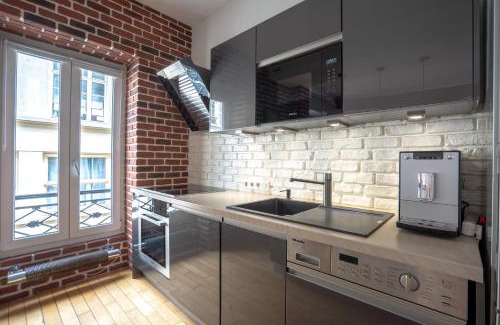 9th Arrondissement House | Cosy central place Paris
