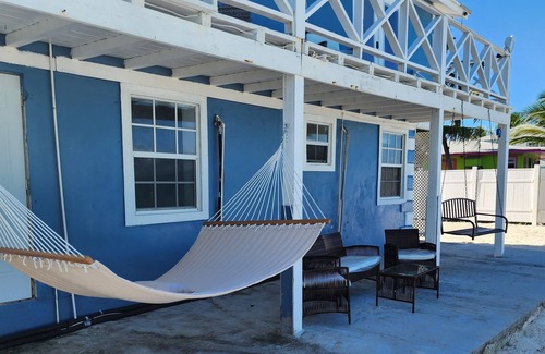 Tar Bay Villa | Cozy Beachfront Cottage