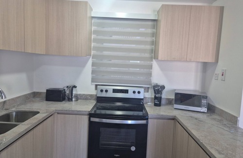 Kingston Apartment | Deluxe one Bedroom Apartment in Kingston. Close to the National Stadium, n