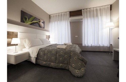 Verona City Centre Apartment | DELUXE ROOM - LIVING ARENA