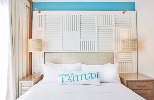 Midtown Hotel | Deluxe Room One King Bed at Margaritaville Resort Times Square