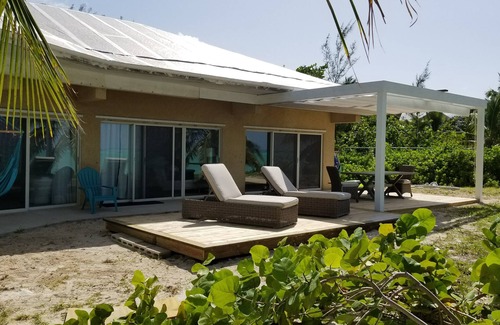 Spanish Wells House | Easy, Breezy, Beautiful - ON THE BEACH