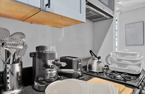 Gramercy Apartment | Elegant 3BR-2BA in Gramercy -Modern & Central