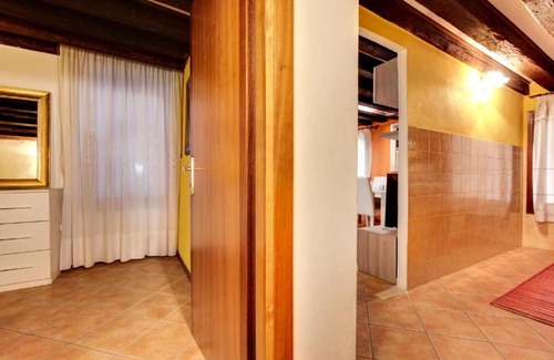 Castello Apartment | Elegante con una camera da letto vicinissimo a Via Garibaldi