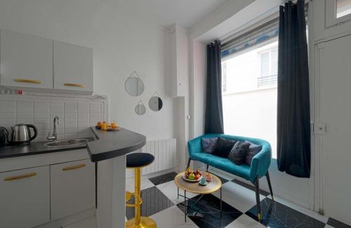 Quartier de Rochechouart Apartment | Fabulous two floor apartment in 9th