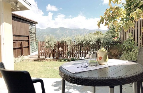 Beverly Hills Condo | Family Friendly Townhouse with Mountain View