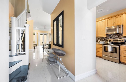 Adelaide Condo | Family Vacation, Big Condo, 4BDR, ALBANY RESORT