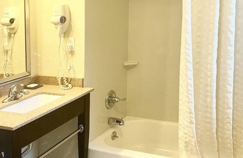 Koreatown House | Feel the Energy of the City Right Outside Your Door! 3 Pet-friendly Units