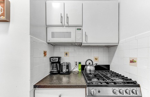 Greenwich Village Apartment | Hell's Kitchen Cozy 2BR Retreat