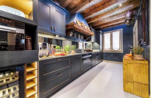 San Polo Apartment | HISTORIC LUXURY MANSION IN DORSODURO & ICONIC ART COLLECTION, WATERFRONT VIEWS
