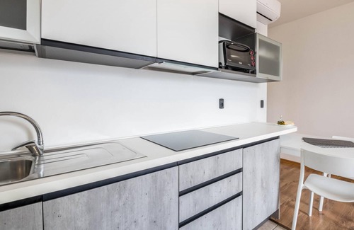 Malcesine Apartment | Holiday Apartment with Wi-Fi, Air Conditioning, Pool and Garden; Garage available; Pets allowed
