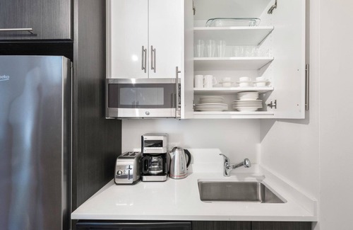 Midtown Apartment | Homey Hudson Yards w/Gym + Doorman, near MSG, by Blueground