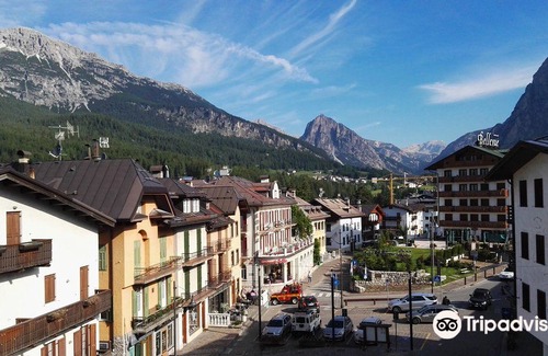 Cortina d'Ampezzo Historic Centre Hotel | Hotel Aquila