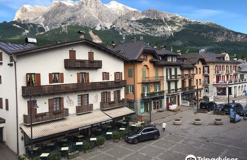 Cortina d'Ampezzo Historic Centre Hotel | Hotel Aquila