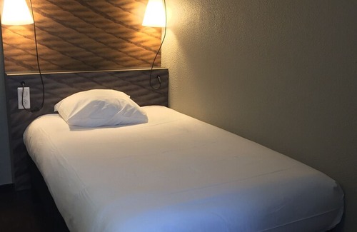 Clichy Hotel | ibis Clichy Centre Mairie