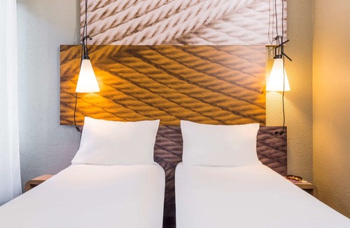 Clichy Hotel | ibis Clichy Centre Mairie