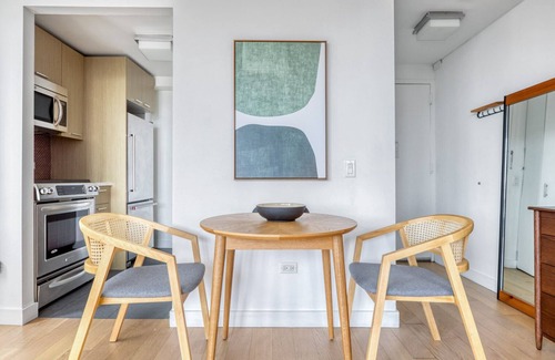 Tribeca Apartment | Ideal Tribeca Studio w/Gym, W/D, Doorman, Pool, View by Blueground