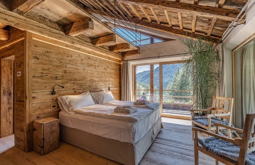 Livinallongo del Col di Lana Ski Chalet | 500 m² Chalet ∙ 3 bedrooms ∙ 14 guests