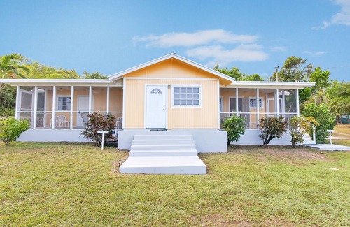 George Town Cottage | Ixora East - Beach access with great snorkeling spot