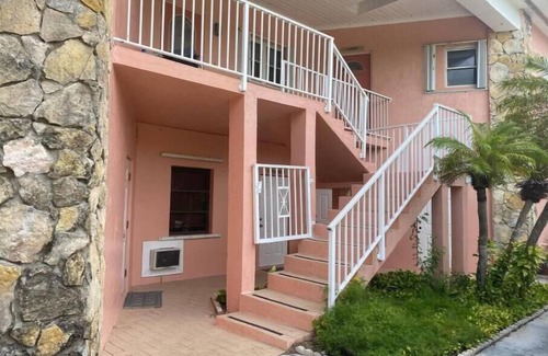 Governor's Harbour House | Kamalami.