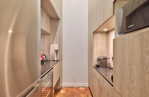 Les Iles Apartment | L'ile Saint-Louis by Weekome