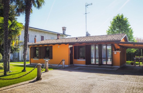 Ca' Savio House | LA BRIGATA APARTMENTS (Orange House)