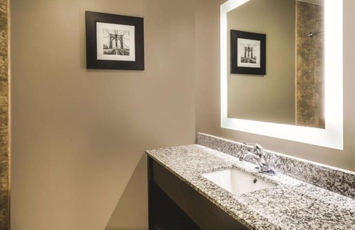 Bedford-Stuyvesant Hotel | La Quinta by Wyndham Brooklyn Central