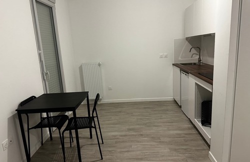 Alfortville Apartment | Large, well-located studio