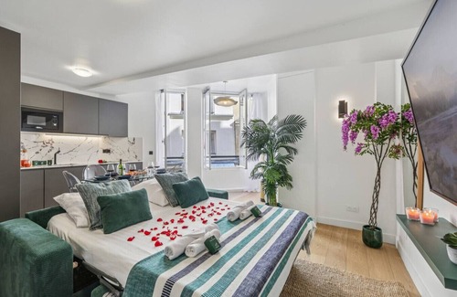 Saint-Germain-des-Pres Apartment | Lavie Maison : Cozy flat in Saint Germain